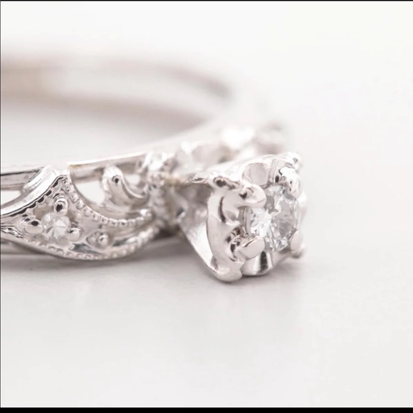 14k white Gold Diamond Ring - Picture 2 of 7